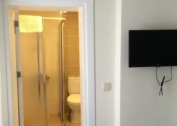 Eli̇t Pansi̇yon Panzió Aydın