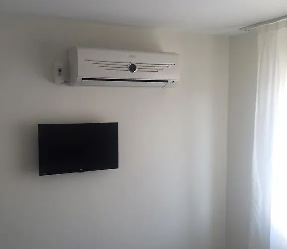 Eli̇t Pansi̇yon Panzió Aydın